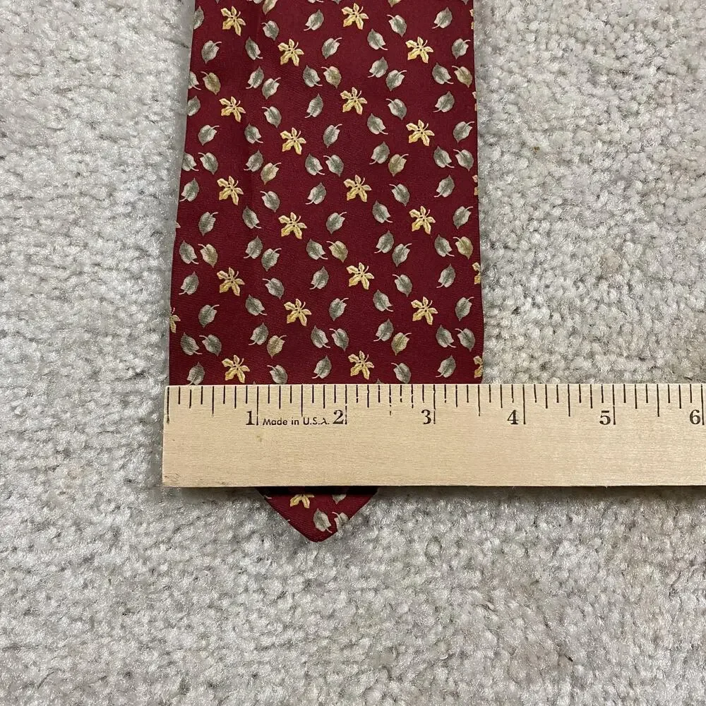 Brooks Brothers 346 Tie Mens Red Silk Floral Necktie Made USA Preppy Fall Leaves
